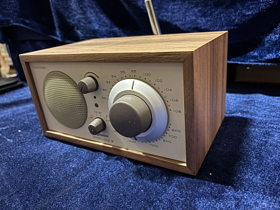 Радиоприемник Tivoli Model One BT Цвет: Бежевый/Орех [Classic Walnut]